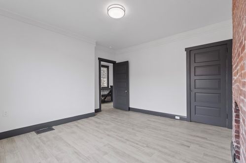 1624 Jancey St, Pittsburgh PA  15206-1327 exterior