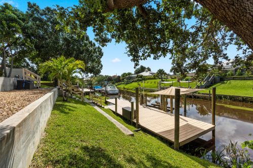 110 Twylite Ter, Fort Pierce FL  34983-1247 exterior