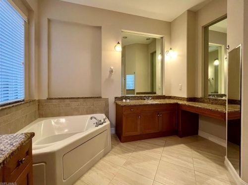 1419 Serrano Cir, Naples FL 34105-4951 exterior