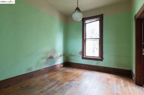 2223 Byron St, Berkeley CA 94702-2029 exterior