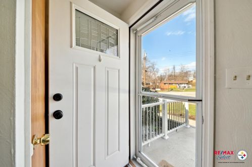 283 Longleaf Dr, Moon Twp PA  15108-3135 exterior