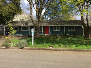 2591 Donegal St, Eugene, OR 97404-1962