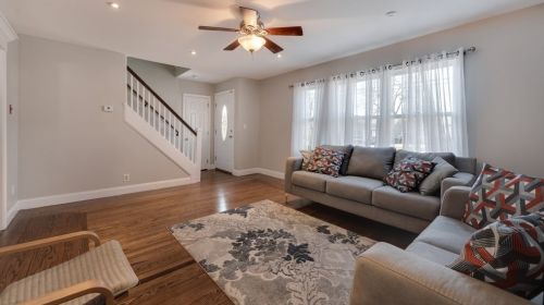 31 Ravenwood St, Springfield MA 01119-2202 exterior