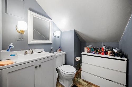 5238 Nelson St, Chicago IL 60657-3042 exterior