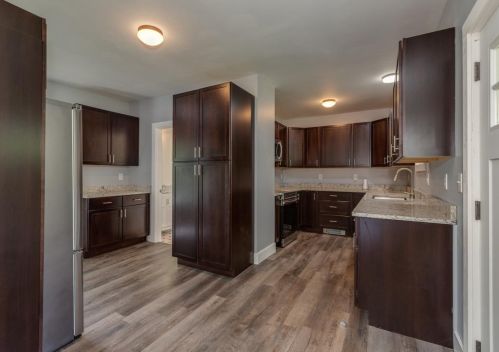 36 Charles St, Concord NH  03303-1528 exterior