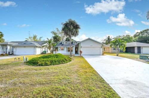 4046 Sawgrass Ln, Naples, FL 34112-2935