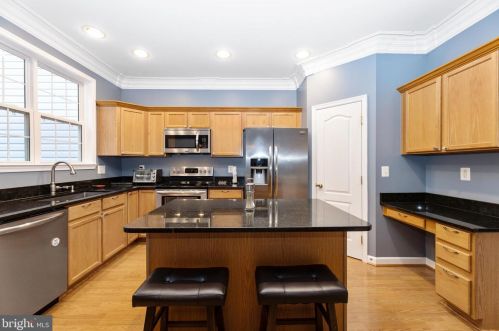 7585 Great Swan Ct, Alexandria VA 22306-2275 exterior