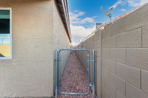 21217 30 Ave, Phoenix AZ 85051-7597 exterior