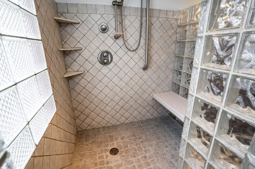 1817 48, Milwaukee WI 53208-1714 exterior