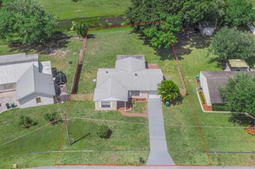 2118 Shipping Rd, Fort Pierce, FL 34952-4816