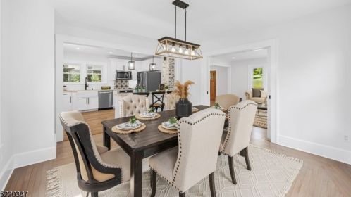 122 Ctr St, Clinton NJ 08809-1318 exterior