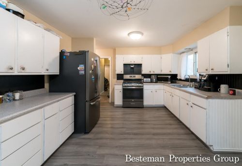 1631 Huizenga St, Meskegon MI  49442-5939 exterior