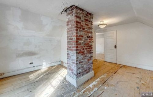 296 Saddle River Rd, Upper Saddle River NJ  07458-2108 exterior