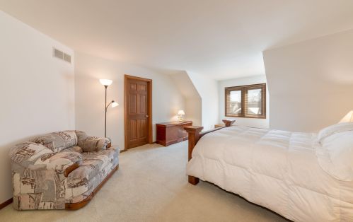 10430 Pne Rdg Rd, Milwaukee WI 53228-3236 exterior