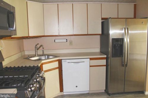 17 Mendrey Ct, Trenton NJ 08648-2661 exterior