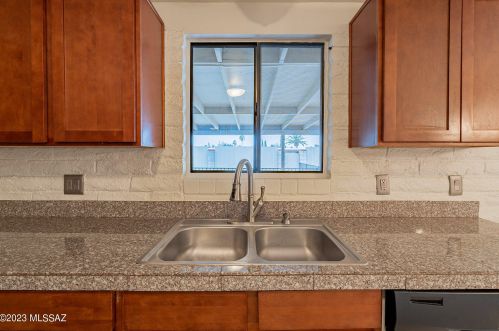 8424 23rd St, Tucson AZ  85710-6502 exterior