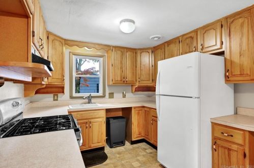 111 Torcon Dr, Torrington CT 06790-5817 exterior