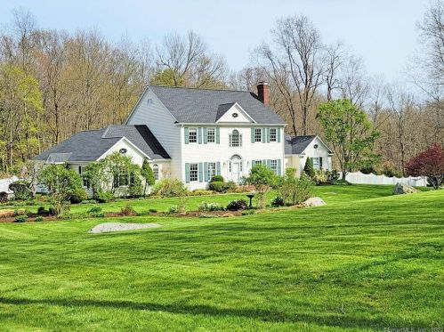 22 Grandview Dr, Ridgefield, CT 06877-3014