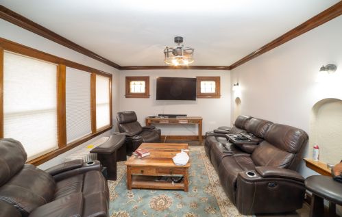 831 19 Ave, Broadview IL 60153-1726 exterior