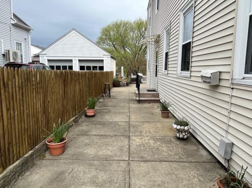 98 Hawkins St, Providence RI 02908-1713 exterior