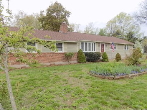 2 Stardust Dr, Enfield, CT 06082-5723