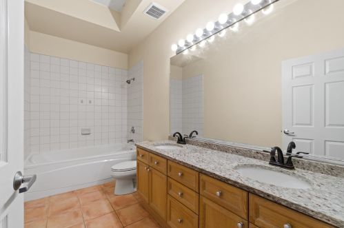 1301 Washington Blvd, Chicago IL  60607-2038 exterior