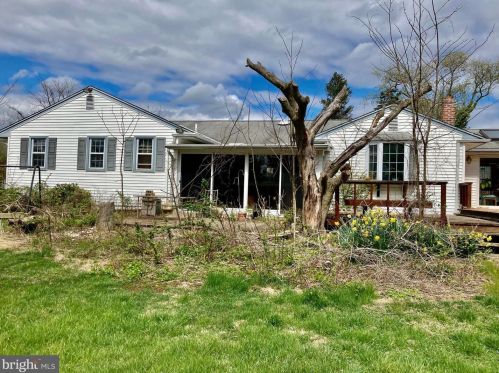 1172 Laurel Ln, Huntingdon Valley PA 19006-3216 exterior