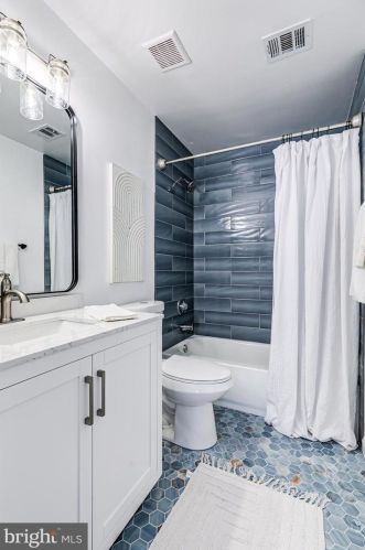 213 Creek Valley Ln, Rockville MD  20850-5603 exterior