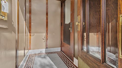 6211 Greenview Ave, Chicago IL  60660-1822 exterior