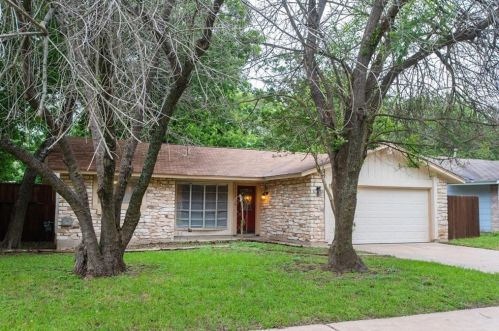 10425 Firethorn Ln, Austin TX  78750-1740 exterior