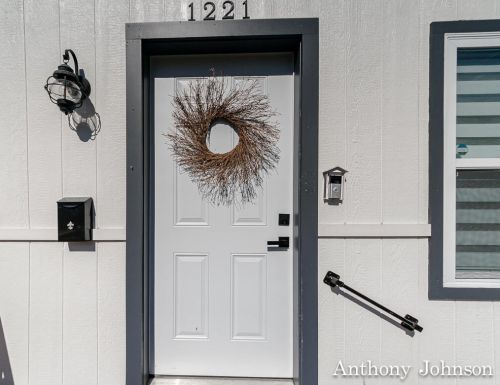 1221 Dickinson St, Grand Rapids MI 49507-2201 exterior