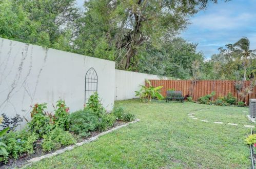 7548 Estrella Cir, Boca Raton FL  33433-1629 exterior