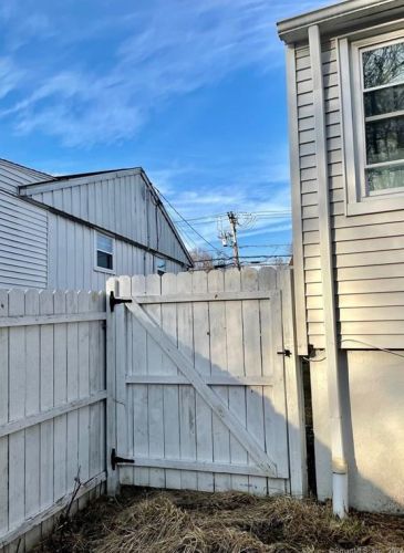 141 Scribner Ave, Norwalk CT 06854-2517 exterior