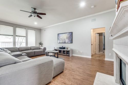 3836 Granbury Dr, Dallas TX 75287-4931 exterior