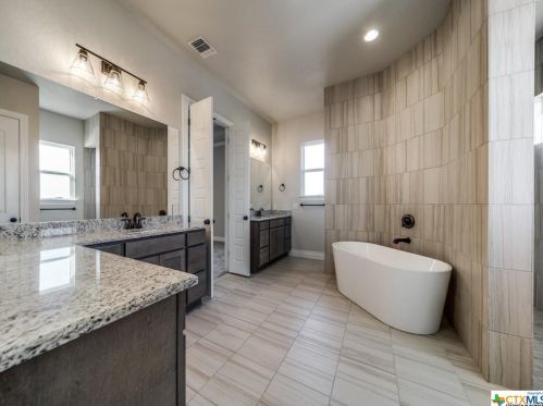 1415 Paladin Trl, Spring Branch TX 78070-4960 exterior