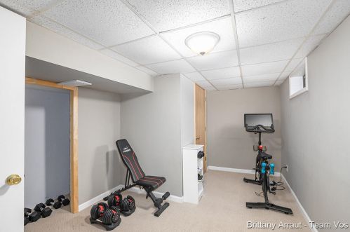 913 Fairfield Ave, Grand Rapids MI 49504-3745 exterior