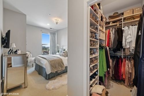 150 Superior St, Chicago IL  60611-2916 exterior