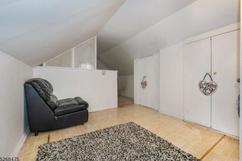 11 Duncan Ln, Rockaway NJ  07866-2807 exterior