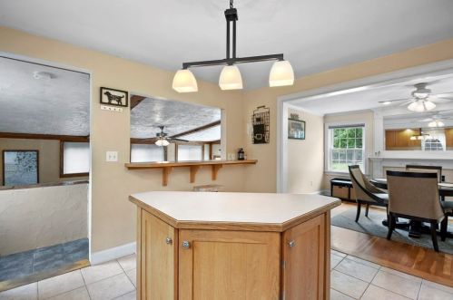 35 Ivernia Rd, Worcester MA 01606-1423 exterior