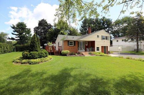 6 Ash Dr, Windsor, CT 06095-3932