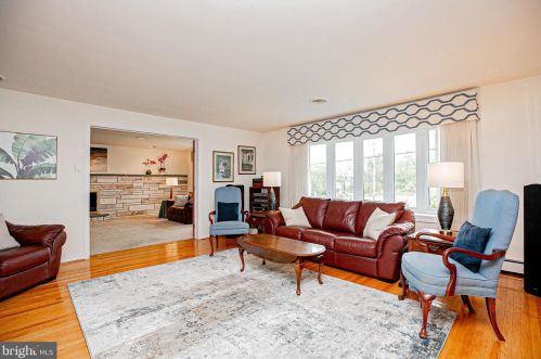 66 Red Lion Rd, Huntingdon Valley PA 19006-6436 exterior