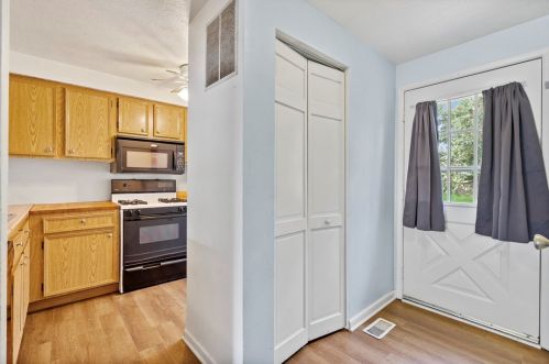 501 Bonnie Brae Dr, Moon Twp PA  15108-3851 exterior