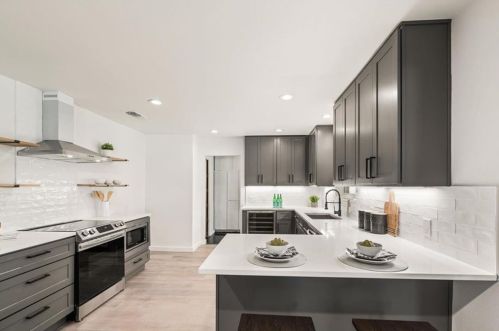 8902 Balcones Clb Dr, Austin TX 78750-3008 exterior