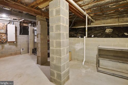 9 Bethayres Ct, Rockville MD 20855-2020 exterior