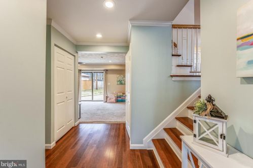 548 Crestpark Dr, Glen Burnie MD 21061-5102 exterior