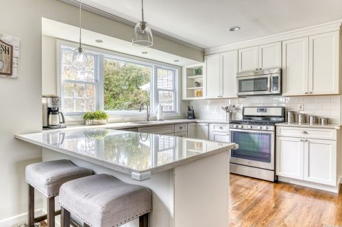 180 Cockonoe Ave, Babylon NY 11702-1904 exterior