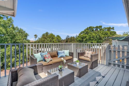 2961 Gillet Ave, Concord CA 94520-5407 exterior