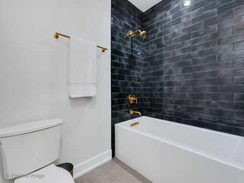 2433 Janssen Ave, Chicago IL  60614-2016 exterior