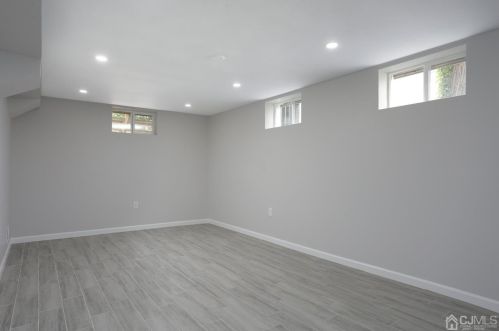 16 Carole Pl, Old Bridge NJ  08857-2502 exterior