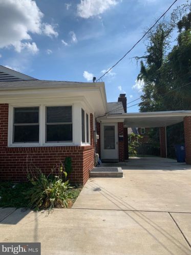 2110 Forest Glen Rd, Silver Spring MD  20910-1122 exterior